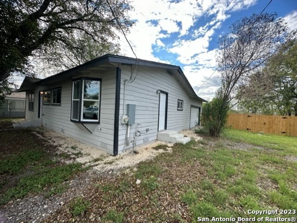 Photo of 546 W Petaluma Blvd, San Antonio, TX 78221 (MLS # 1957013)