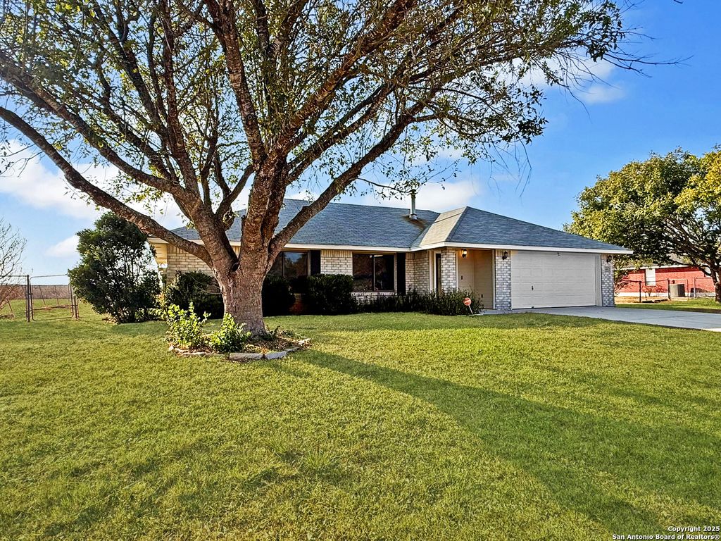 Photo of 436 Cordova, Seguin, TX 78155 (MLS # 1918258)
