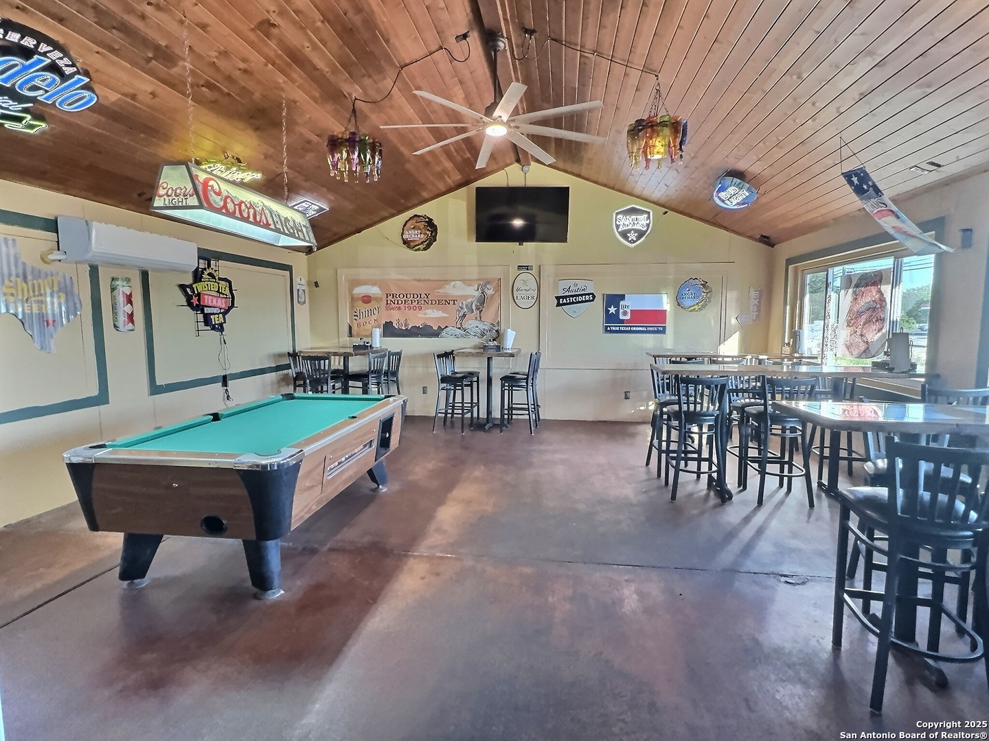 2262 Bandera Hwy