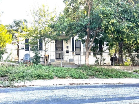 Photo of 420 PIERCE AVE, San Antonio, TX 78208 (MLS # 2023217)