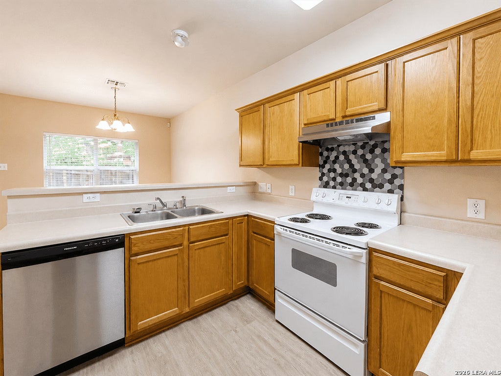 Photo of 5510 PAINTER GRN, San Antonio, TX 78240 (MLS # 2013614)