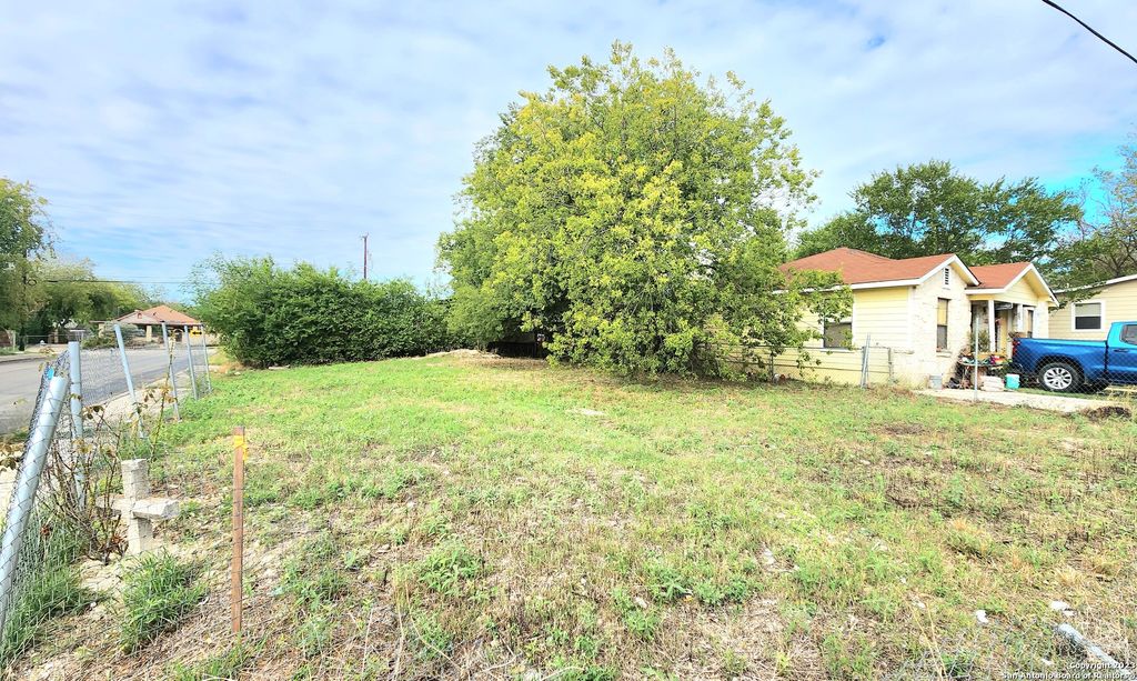 Photo of 703 NW 34th St, San Antonio, TX 78228 (MLS # 1730316)