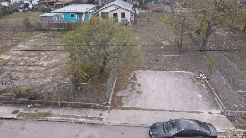 Photo of 2208 W Poplar #2, San Antonio, TX 78207 (MLS # 1929828)