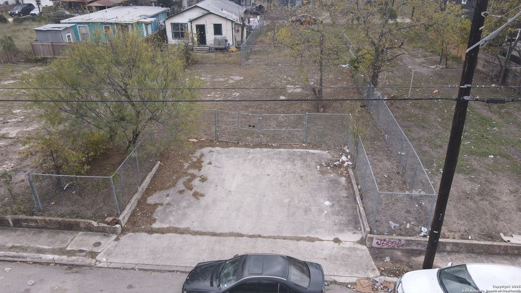 Photo of 2208 W Poplar #2, San Antonio, TX 78207 (MLS # 1929828)