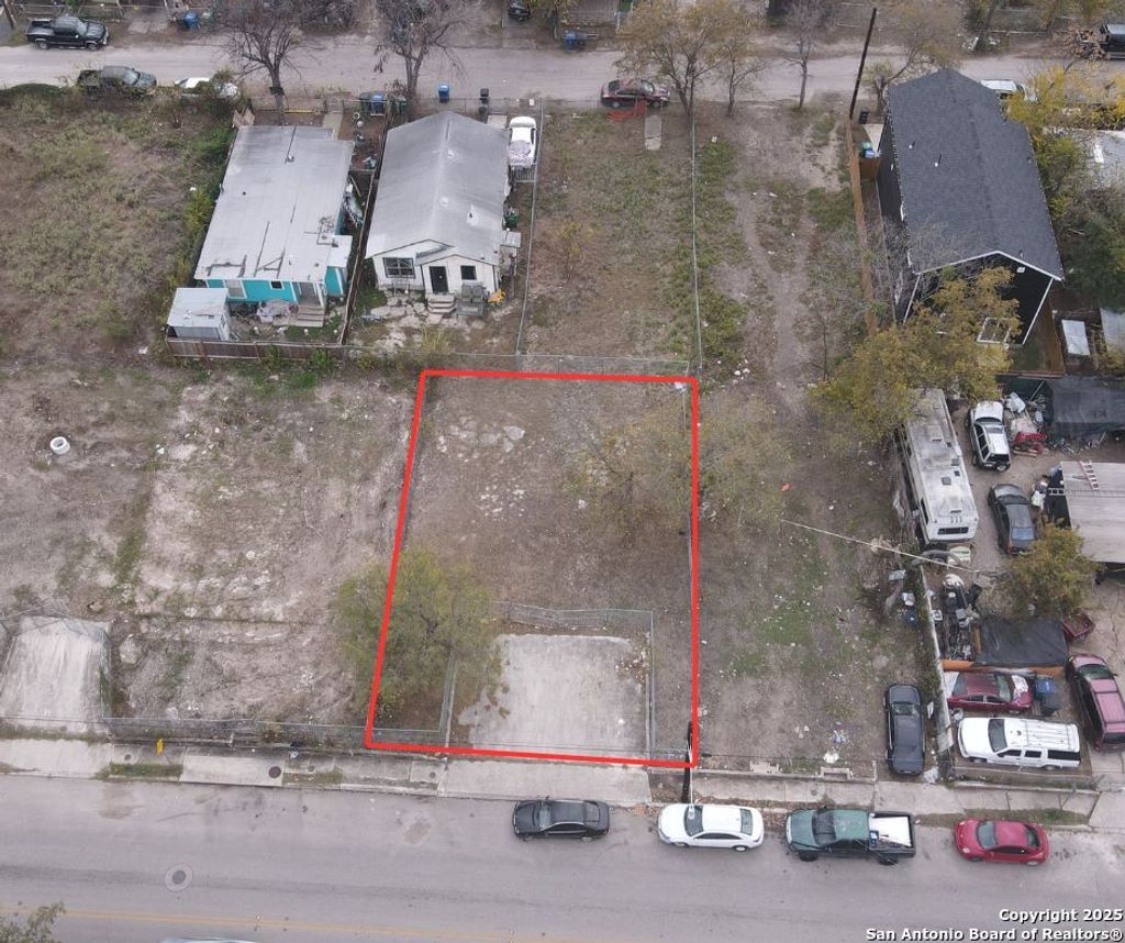 Photo of 2208 W Poplar #2, San Antonio, TX 78207 (MLS # 1929828)