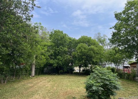 810 S San Eduardo San Antonio TX 78237