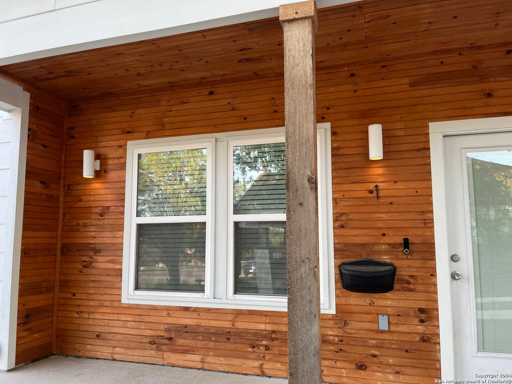 Photo of 2507 E COMMERCE ST, San Antonio, TX 78203 (MLS # 1957219)