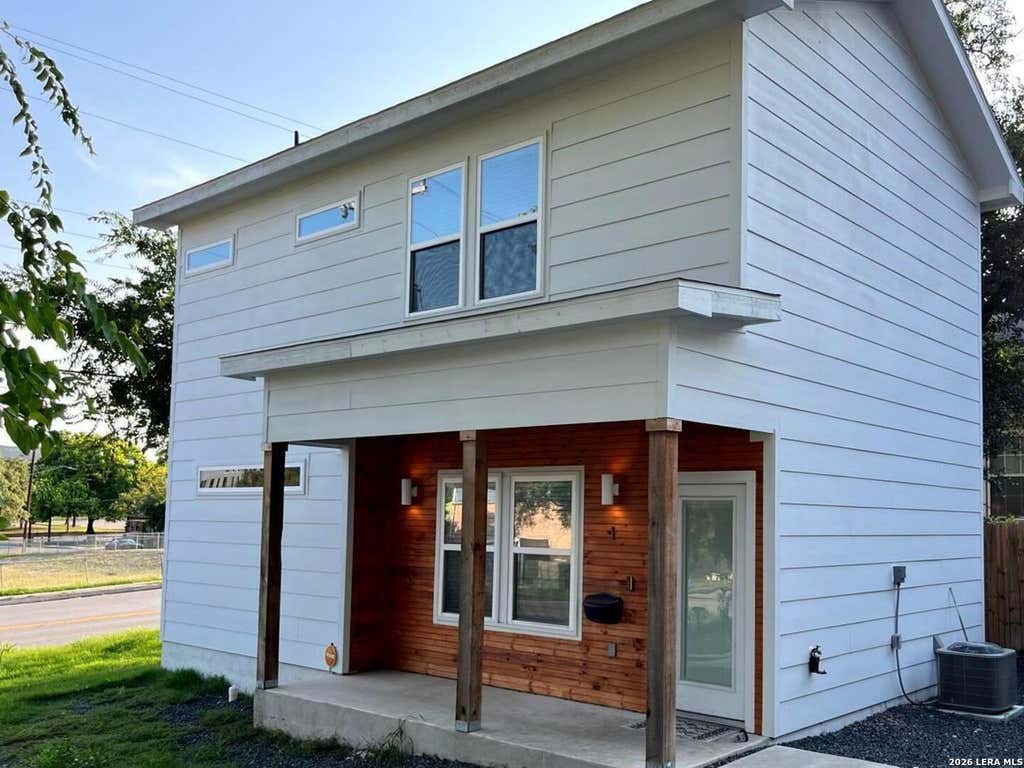Photo of 2507 E COMMERCE ST, San Antonio, TX 78203 (MLS # 1957219)