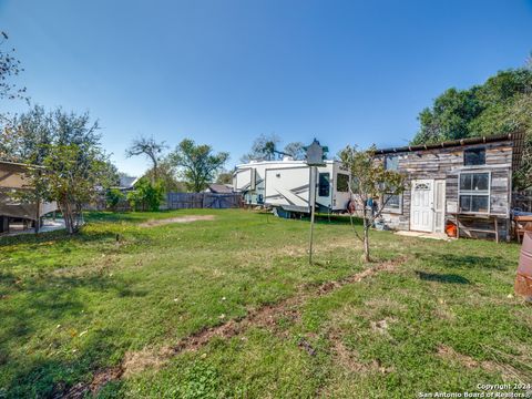 A home in Bandera