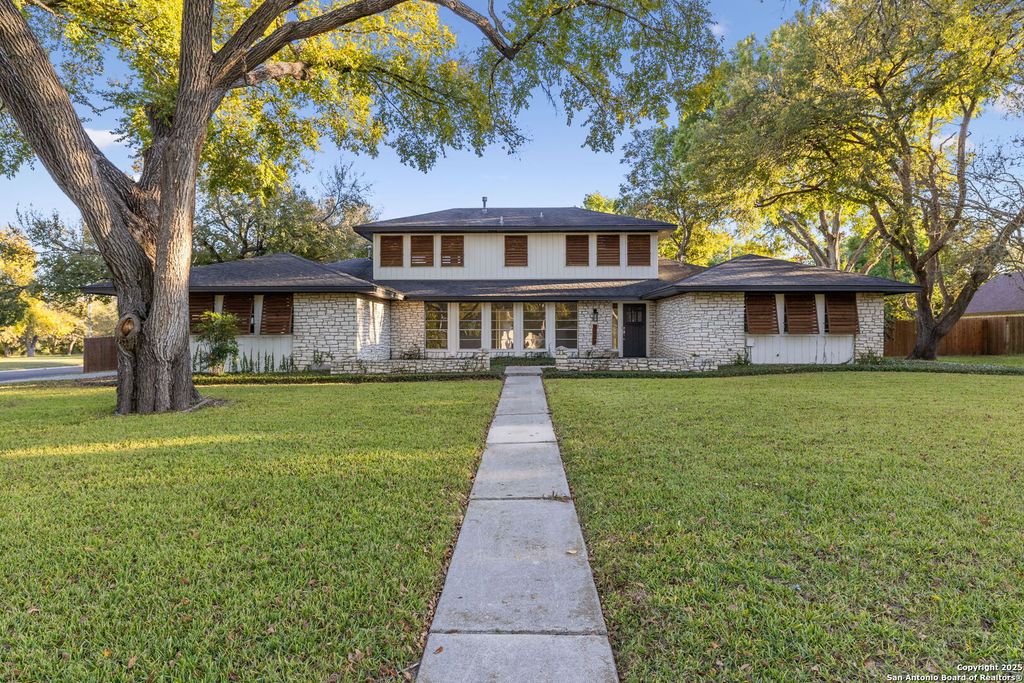 Photo of 1939 Wayside, Seguin, TX 78155 (MLS # 1922452)