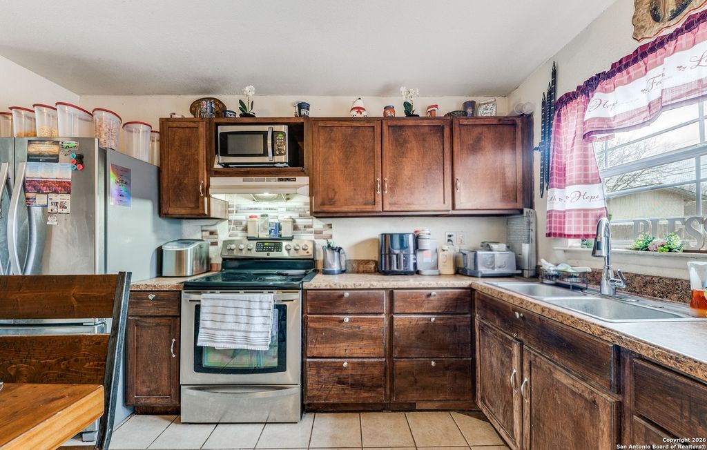 Photo of 6715 Pleasant Oak, San Antonio, TX 78227 (MLS # 1950723)