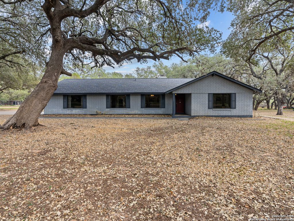 Photo of 22 Sunrise, Pleasanton, TX 78064 (MLS # 1924293)