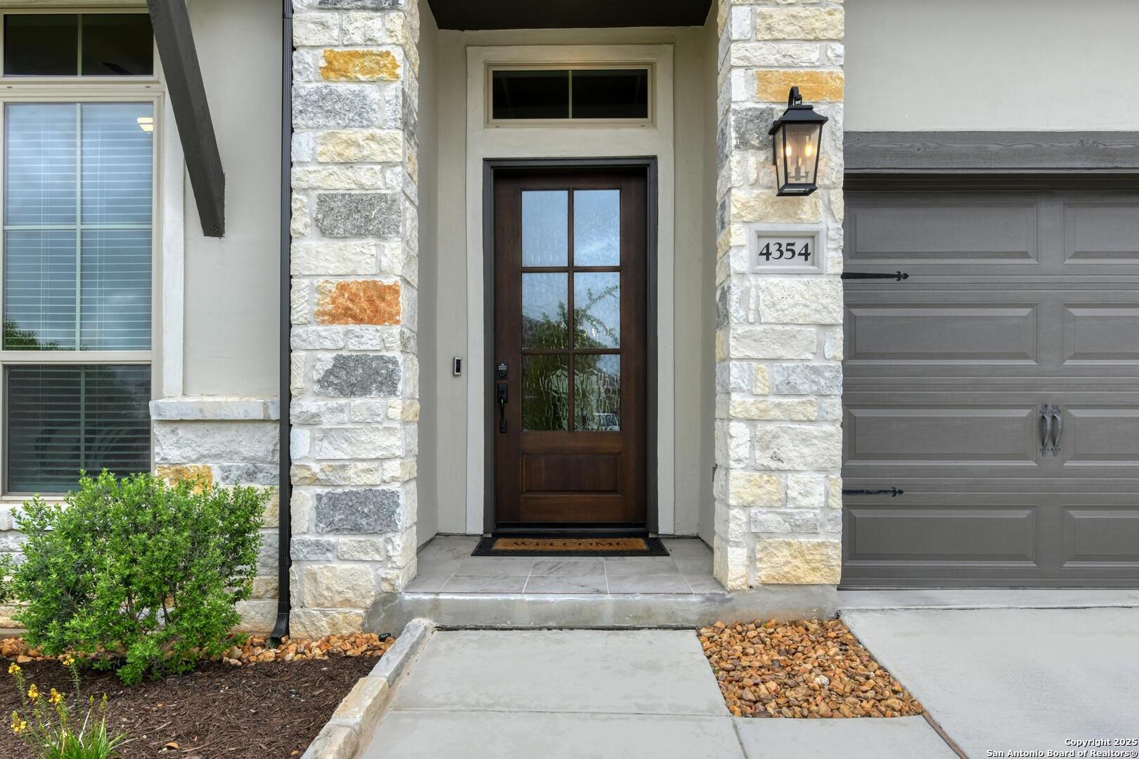 4354 Amen Corner