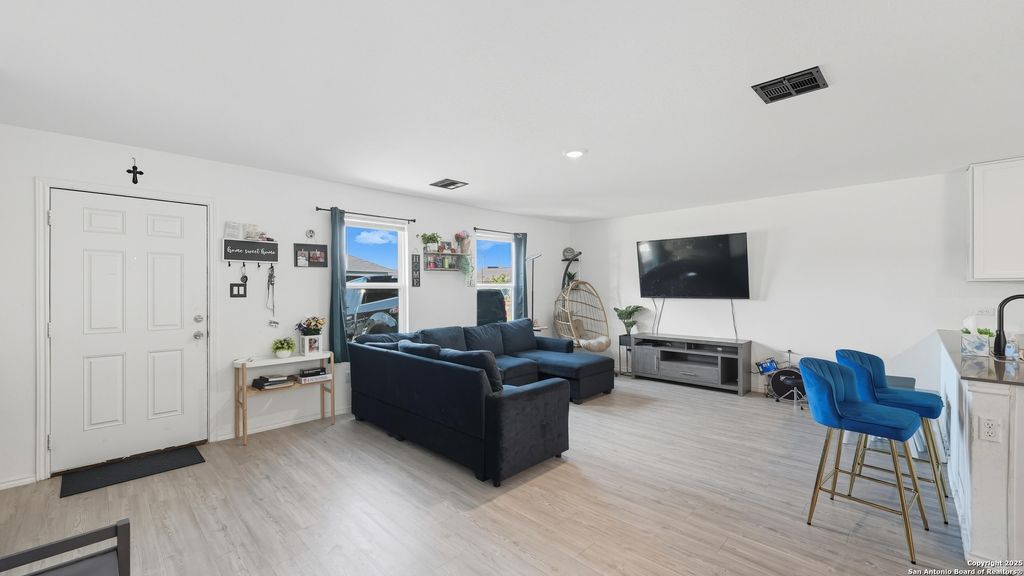 Photo of 12907 Chinali Springs, St Hedwig, TX 78152 (MLS # 1909787)