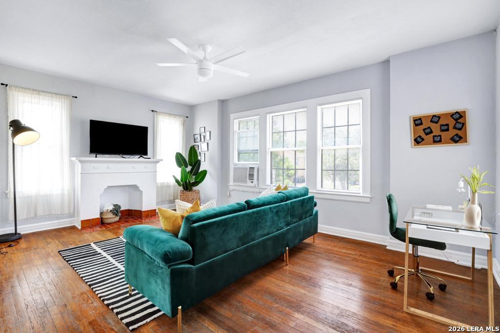 Photo of 2020 W Kings Hwy, San Antonio, TX 78201 (MLS # 2018518)