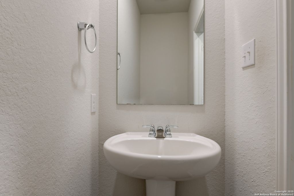 Photo of 4250 Fort Palmer Blvd, St Hedwig, TX 78152 (MLS # 1889000)