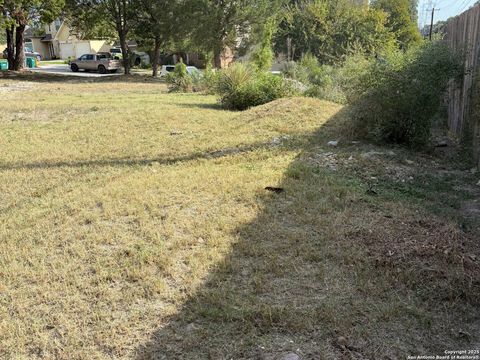 13607 Puro Oro Universal City TX 78148