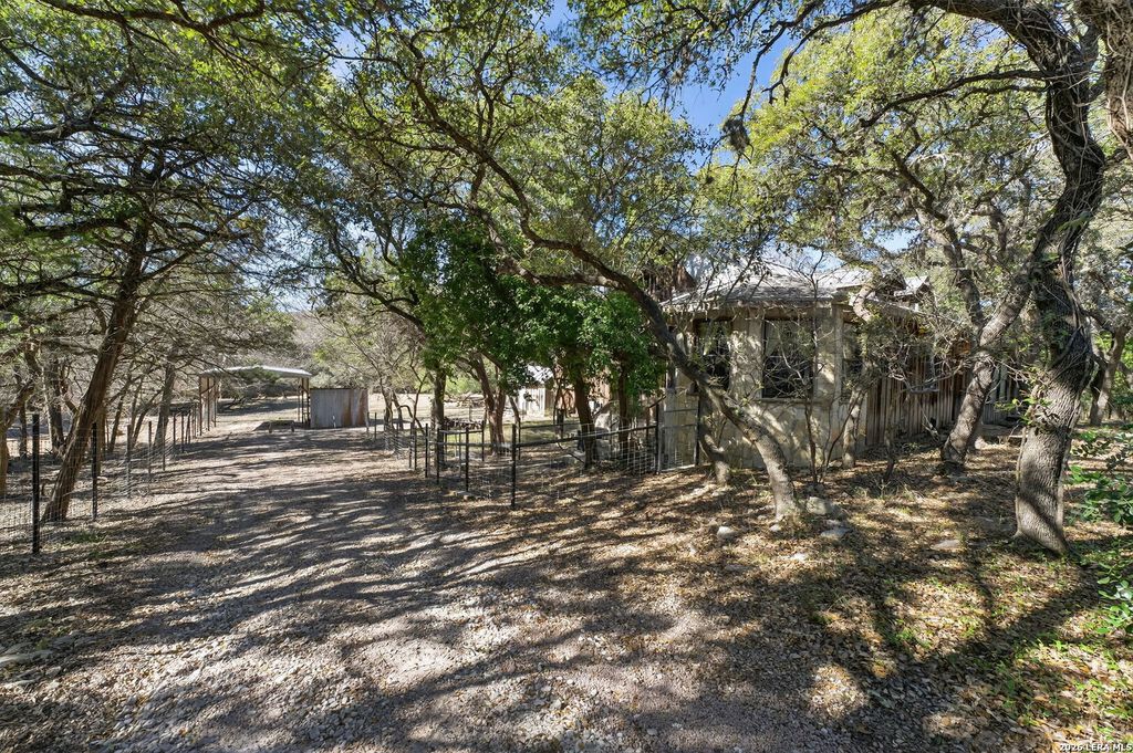 Photo of 218 Whitworth, Boerne, TX 78006 (MLS # 1940375)