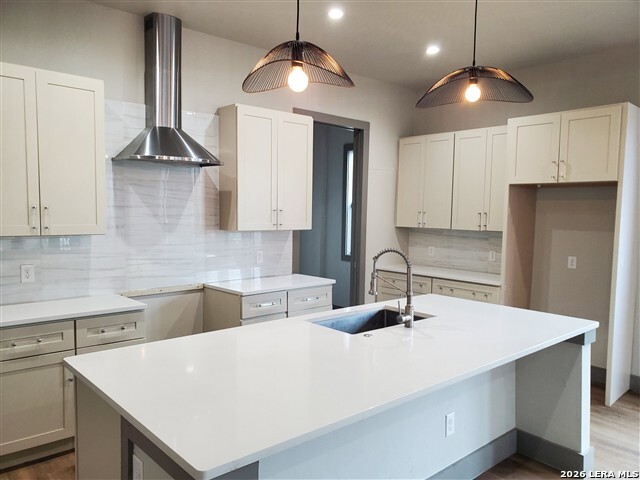 1132 W Mistletoe 102