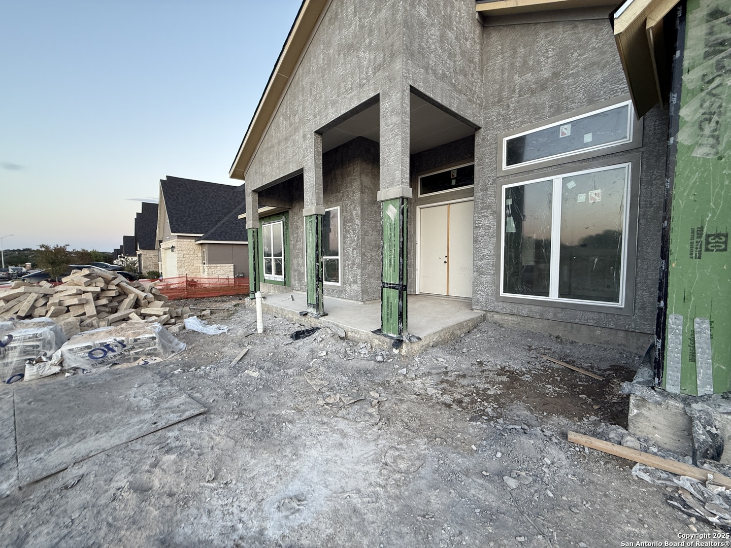 520 Cotorra Springs