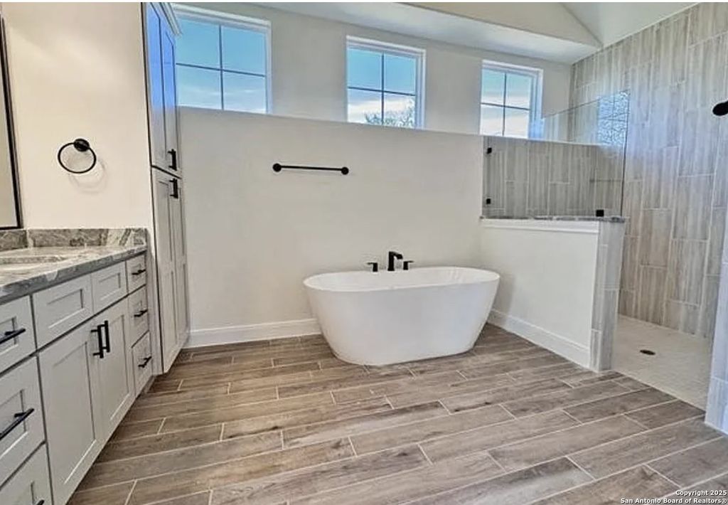 Photo of 706 Sidewinder, Horseshoe Bay, TX 78657 (MLS # 1815073)