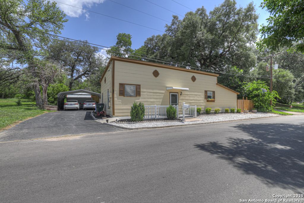 Photo of 332 W Klein, Seguin, TX 78155 (MLS # 1878498)