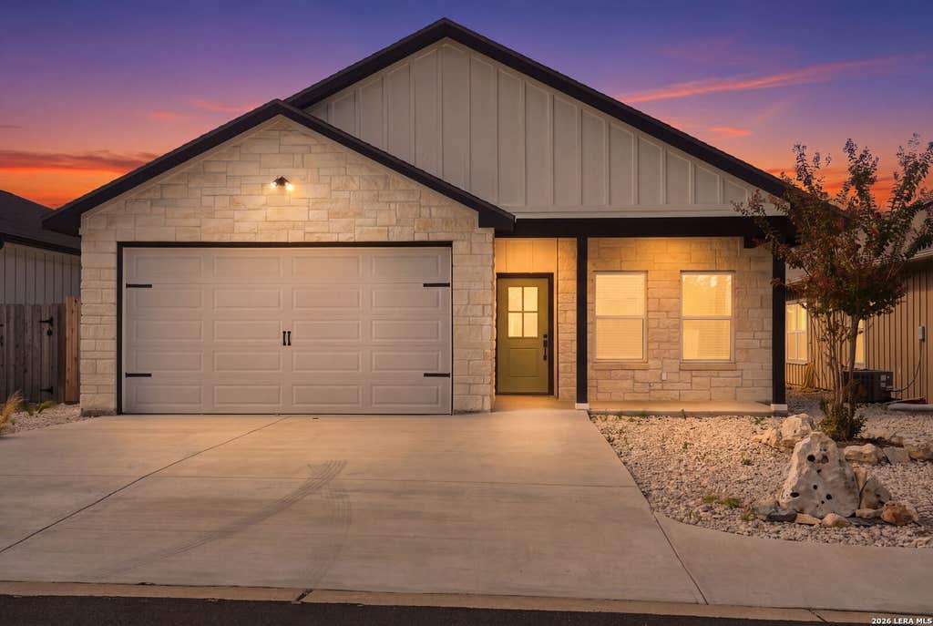 Photo of 1012 Creswell Ln, Kerrville, TX 78028 (MLS # 2009088)