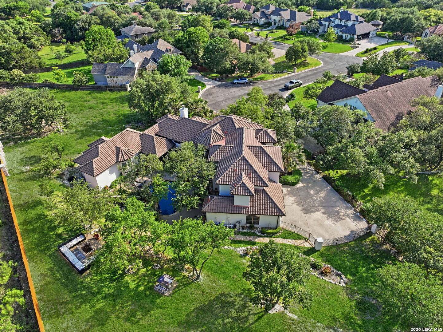 7805 Colonial Woods
