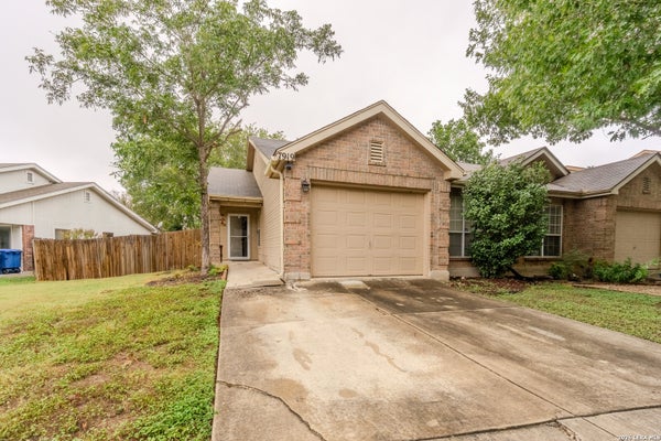 7919 SUNFLOWER WAY, SAN ANTONIO, TX 78240 - Image 7ddba8e0aa9b78b7bd8560803d206f2b/1121831732