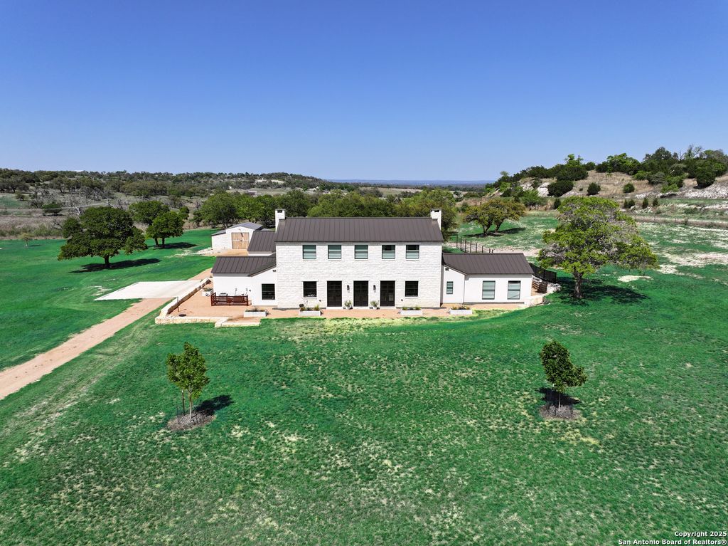 Photo of 130 Overlook Dr, Fredericksburg, TX 78624 (MLS # 1990260)