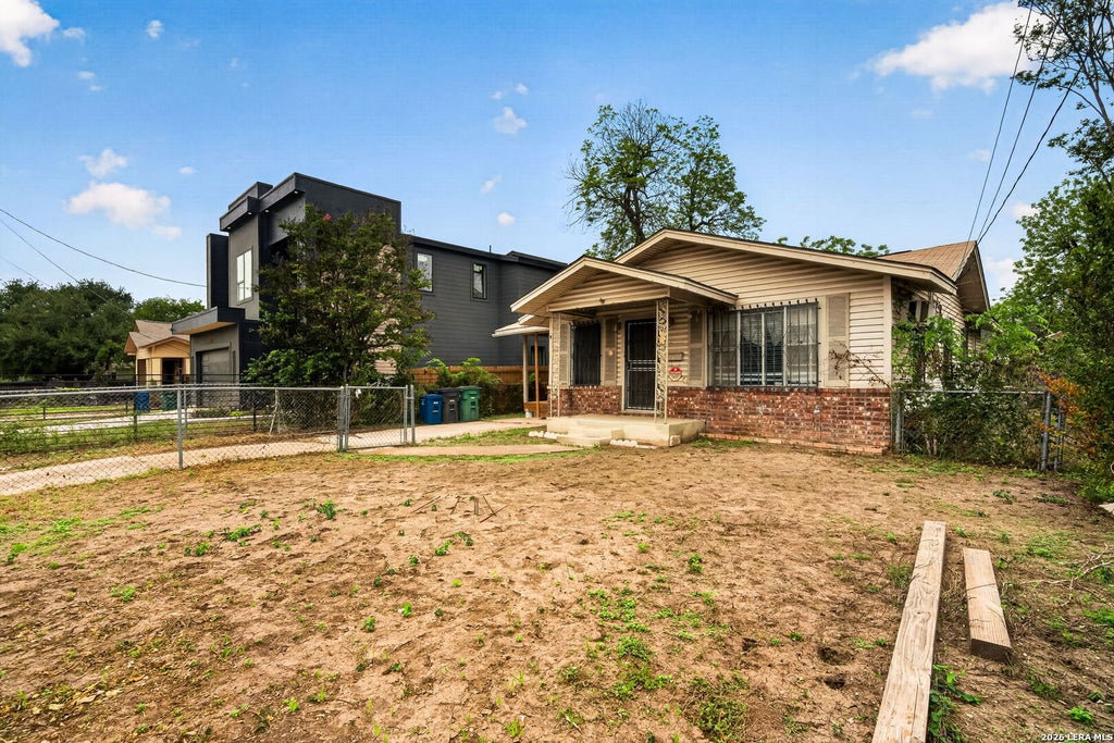 Photo of 257 BANK ST, San Antonio, TX 78204 (MLS # 1964301)