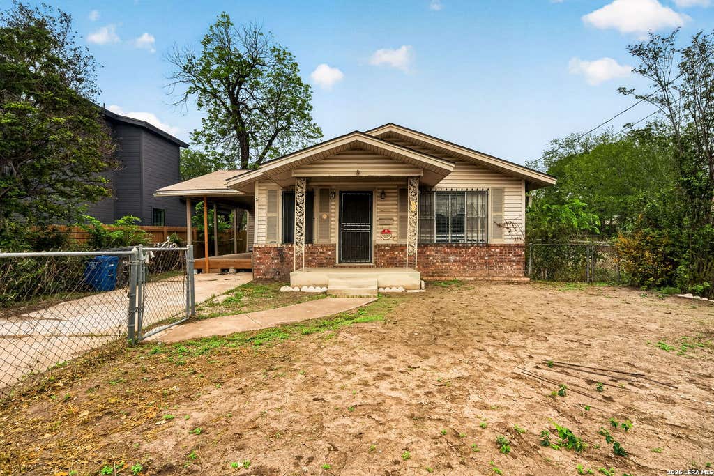Photo of 257 BANK ST, San Antonio, TX 78204 (MLS # 1964301)