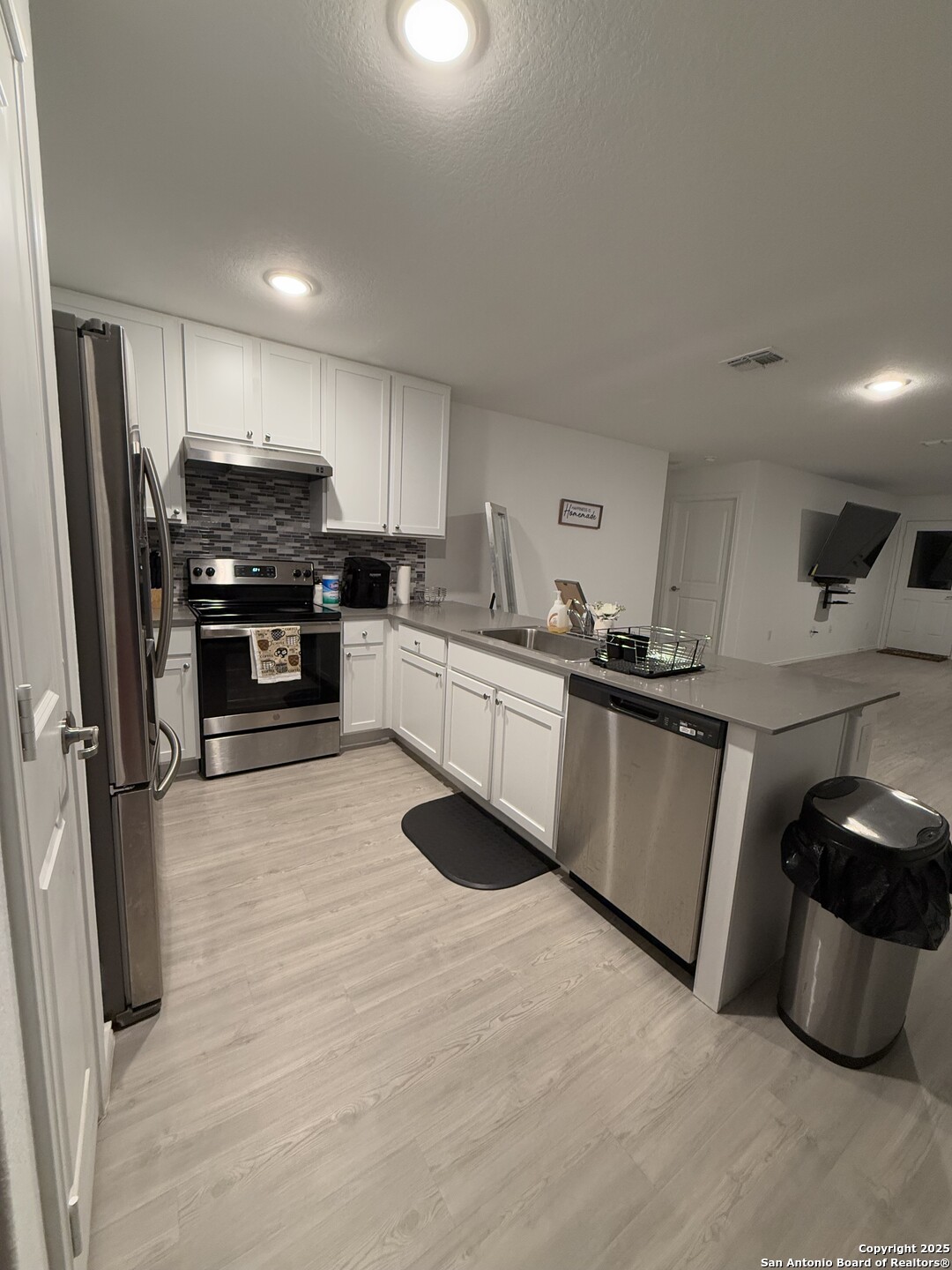 San Antonio, Texas 78221, United States, 3 Bedrooms Bedrooms, ,2 BathroomsBathrooms,Residential,Active,208258