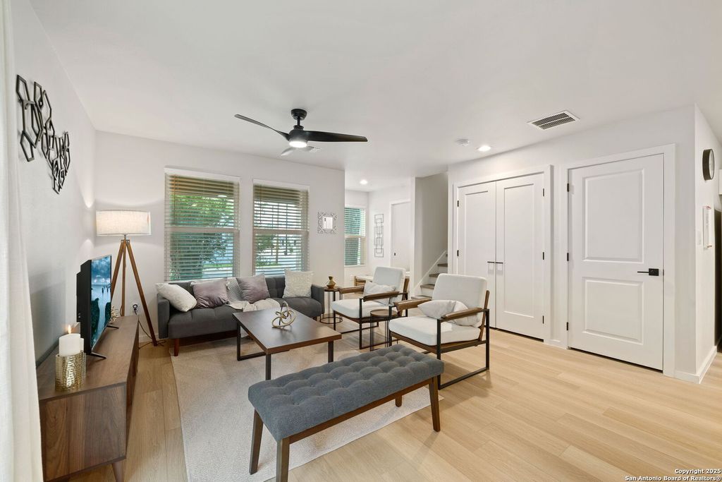 Photo of 1108 S Gevers St, San Antonio, TX 78203 (MLS # 1865861)