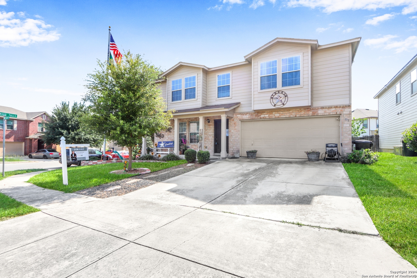 105 GATEWOOD CLF