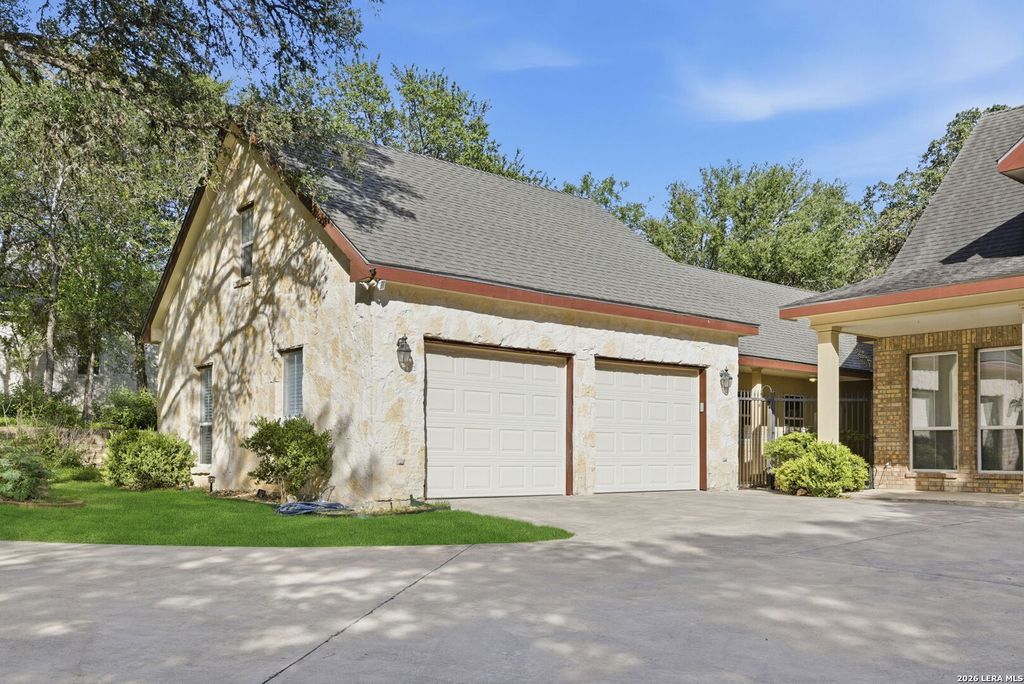 Photo of 9450 CINCHONA TRL, San Antonio, TX 78266 (MLS # 1967960)