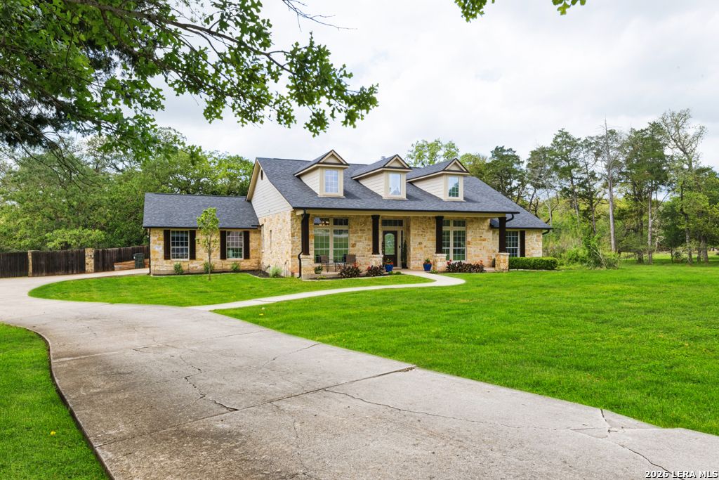 Photo of 142 Carriage Ct, Bastrop, TX 78602 (MLS # 1959040)