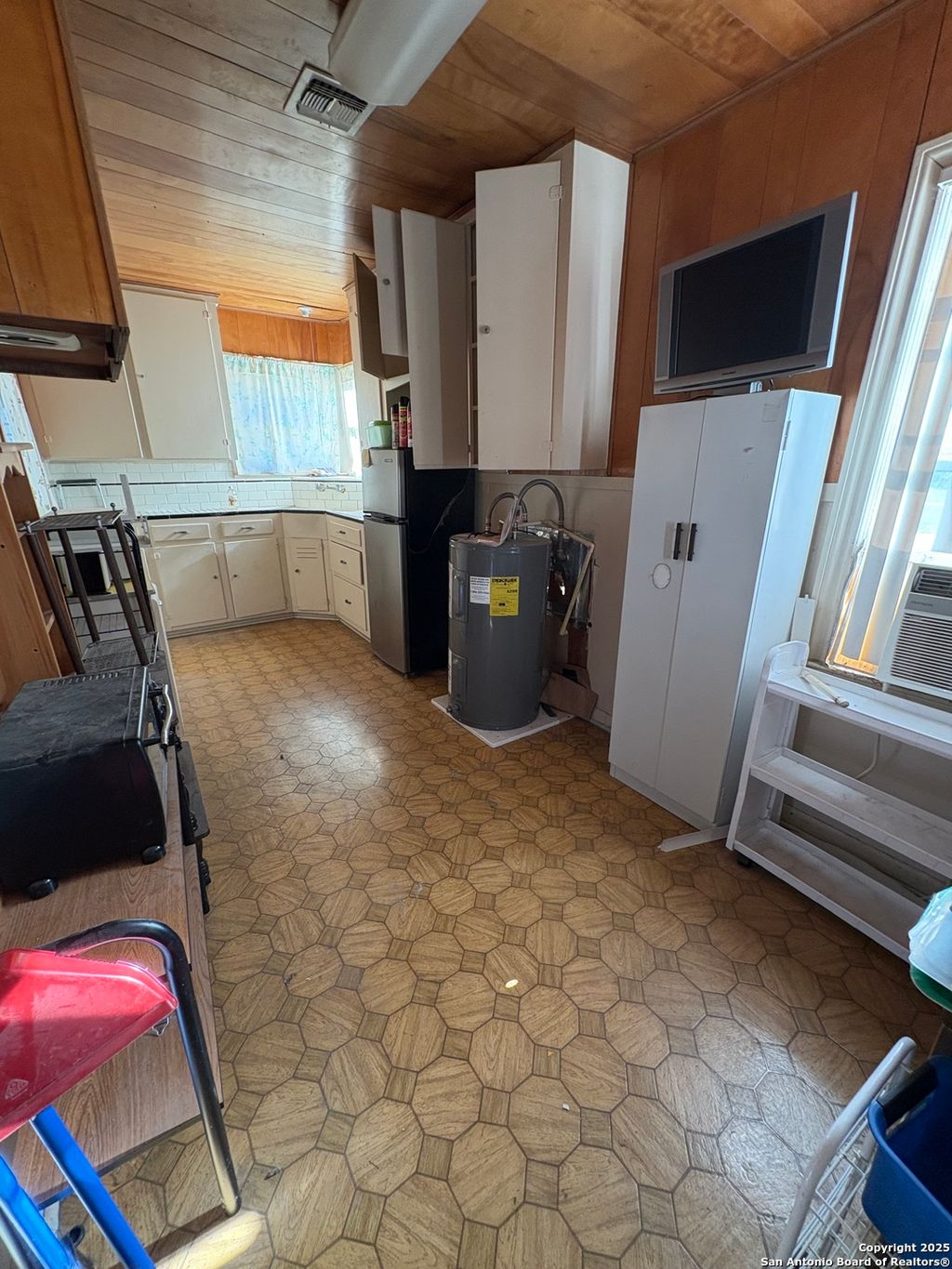 Photo of 1210 Sims, San Antonio, TX 78213 (MLS # 1898791)