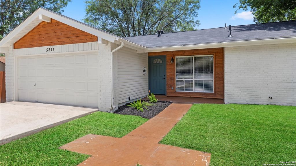 Photo of 5815 Freemans Farm St, San Antonio, TX 78233 (MLS # 1943766)