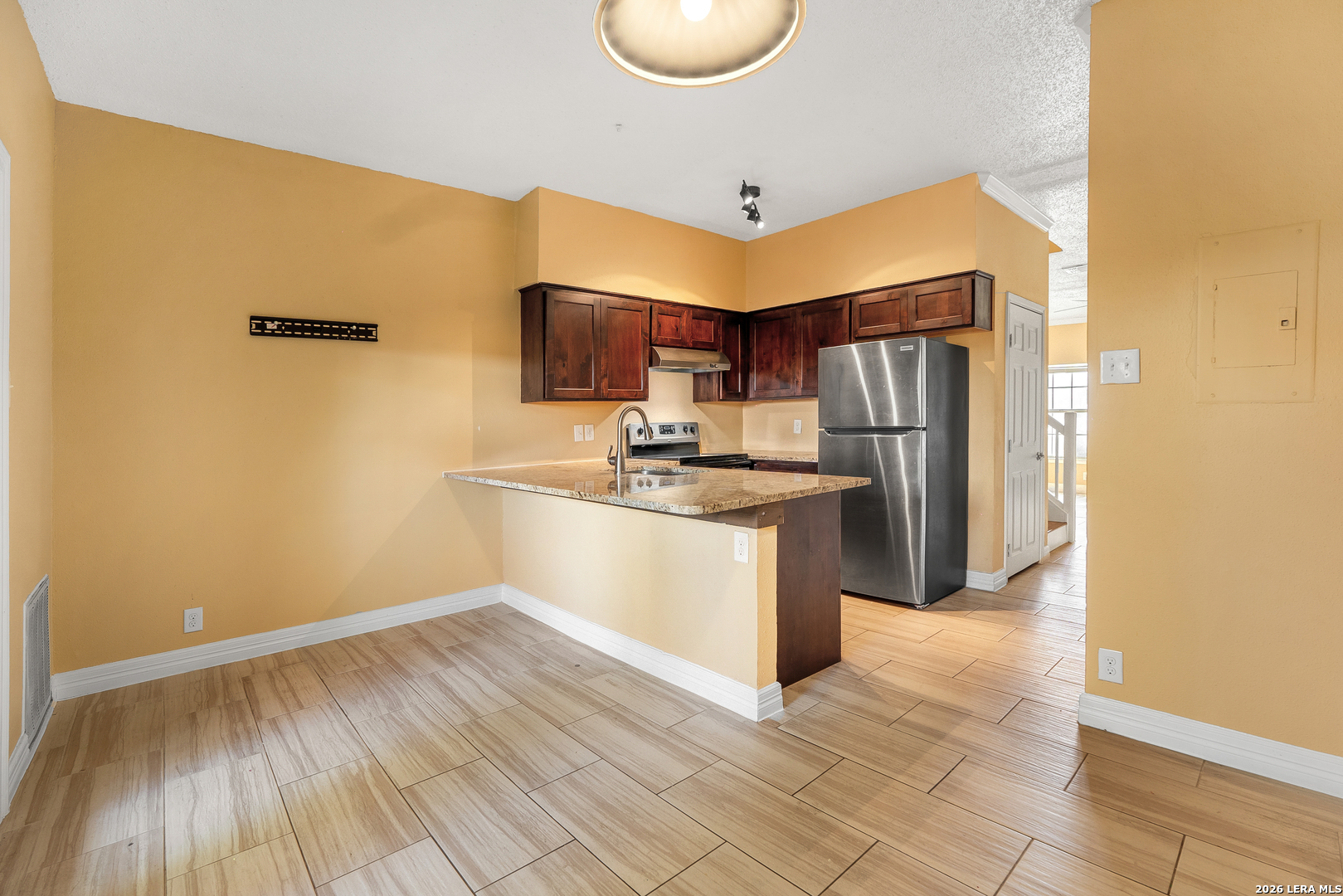 12221 Magnolia Blossom