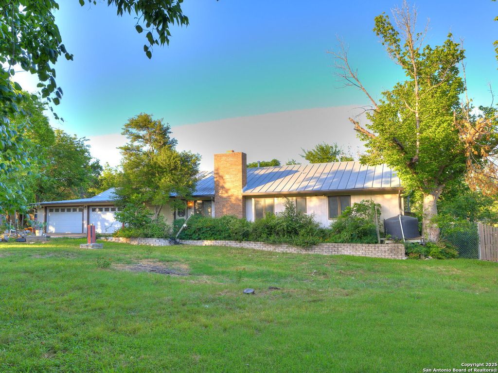 Photo of 17 Roadrunner, Fredericksburg, TX 78624 (MLS # 1912191)