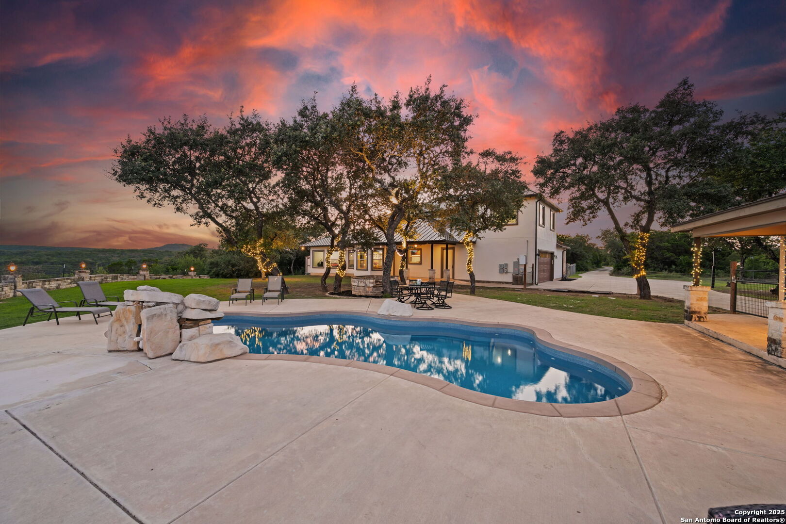 15311 Escarpment Oak