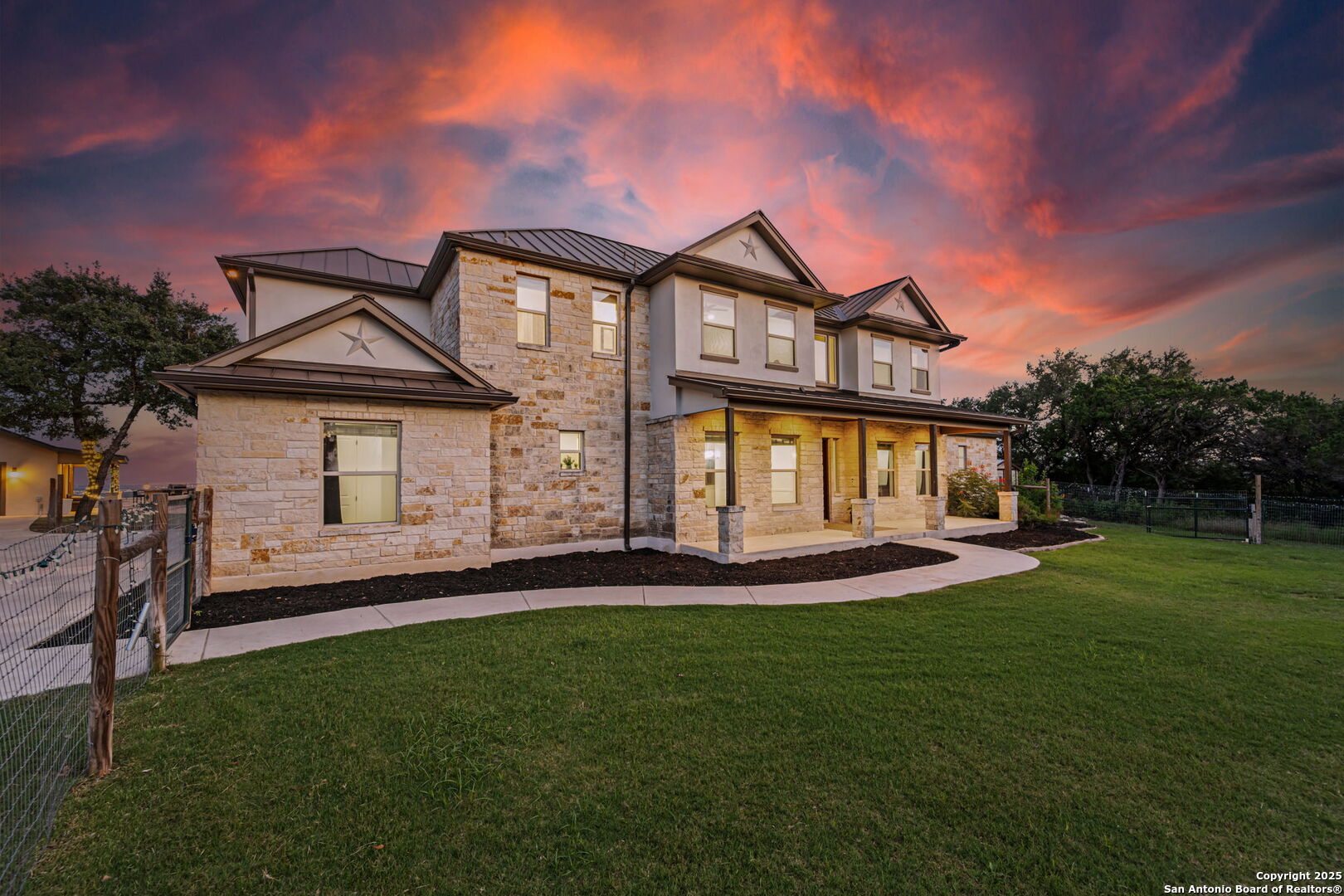 15311 Escarpment Oak