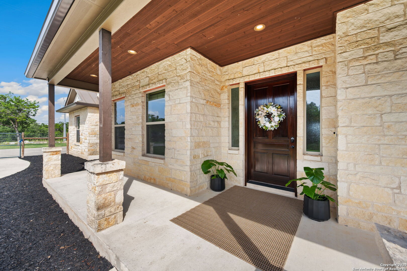 15311 Escarpment Oak