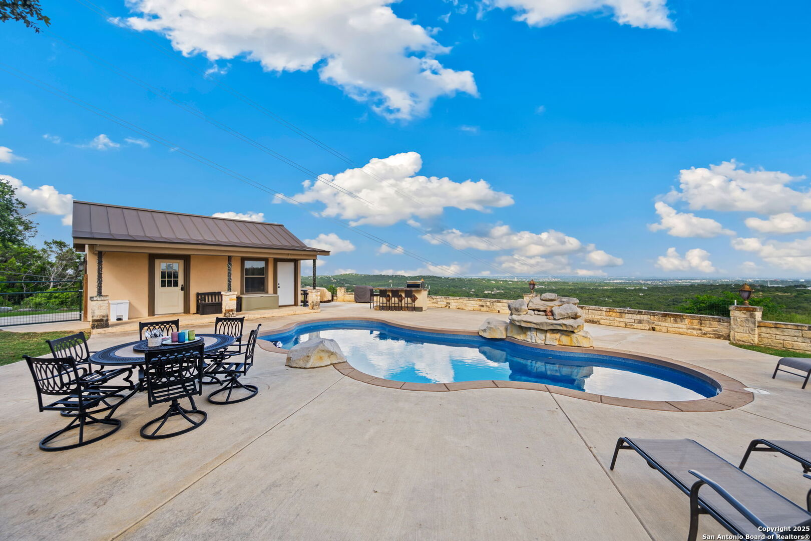 15311 Escarpment Oak