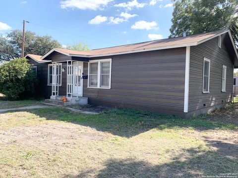 A home in Hondo