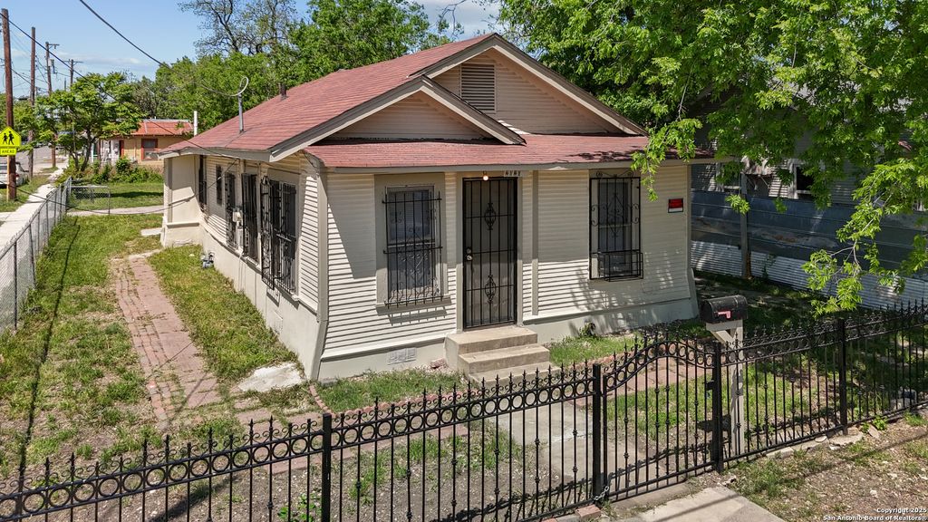 Photo of 2121 San Fernando, San Antonio, TX 78207 (MLS # 1878543)