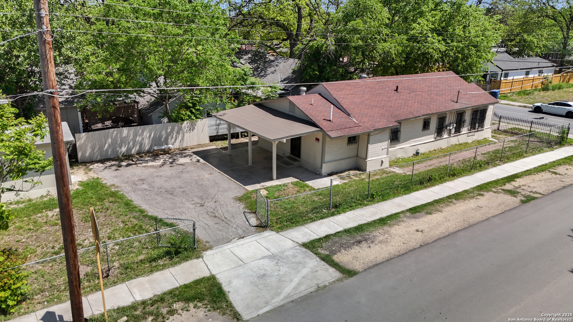 2121 San Fernando