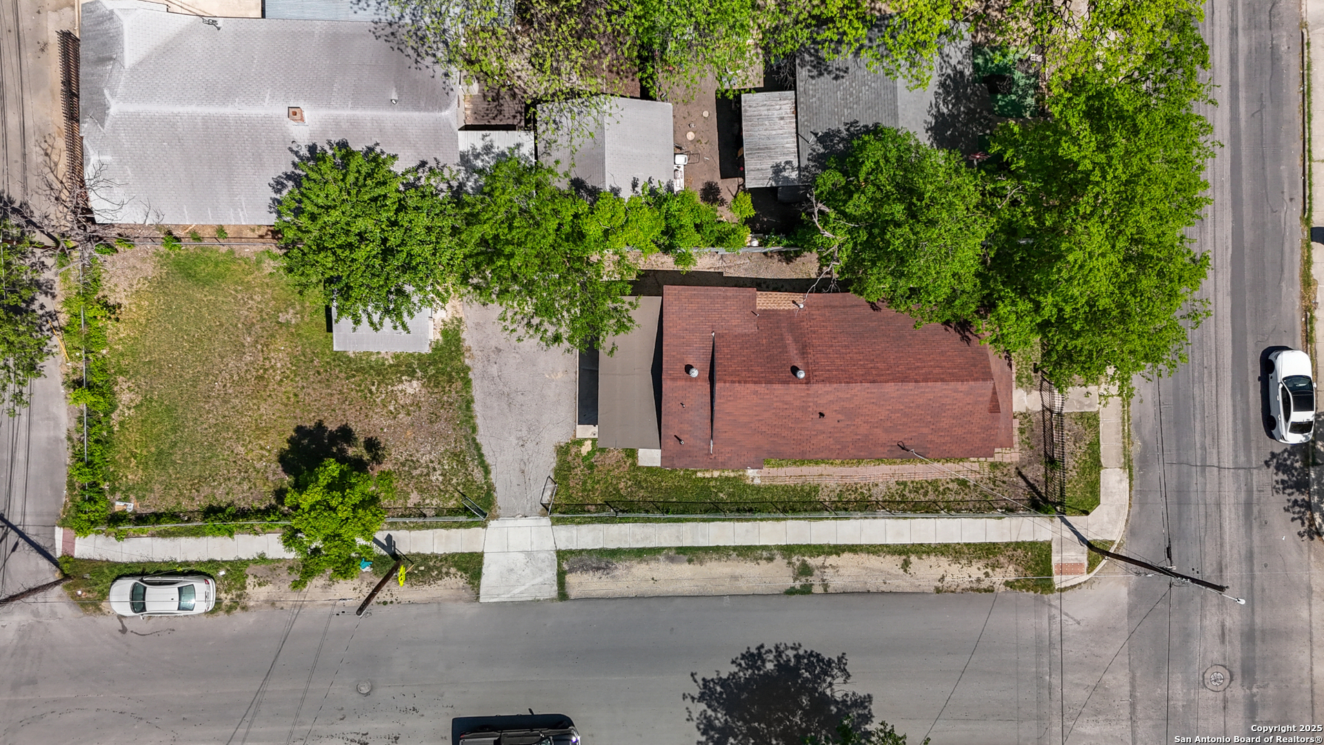 2121 San Fernando