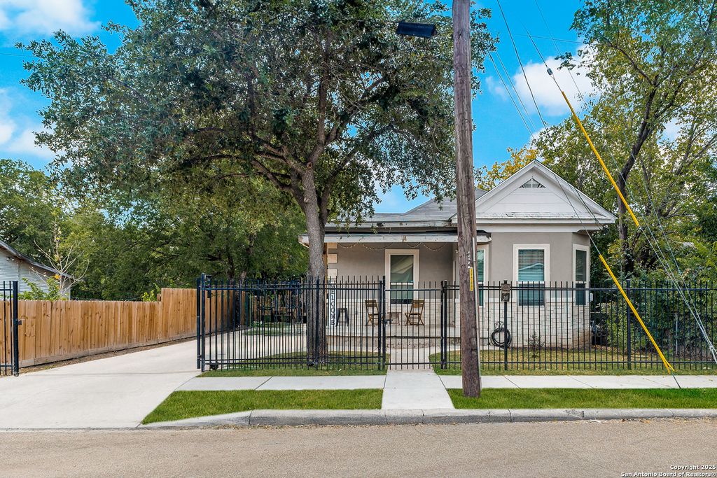 Photo of 626 Gould, San Antonio, TX 78207 (MLS # 1925562)